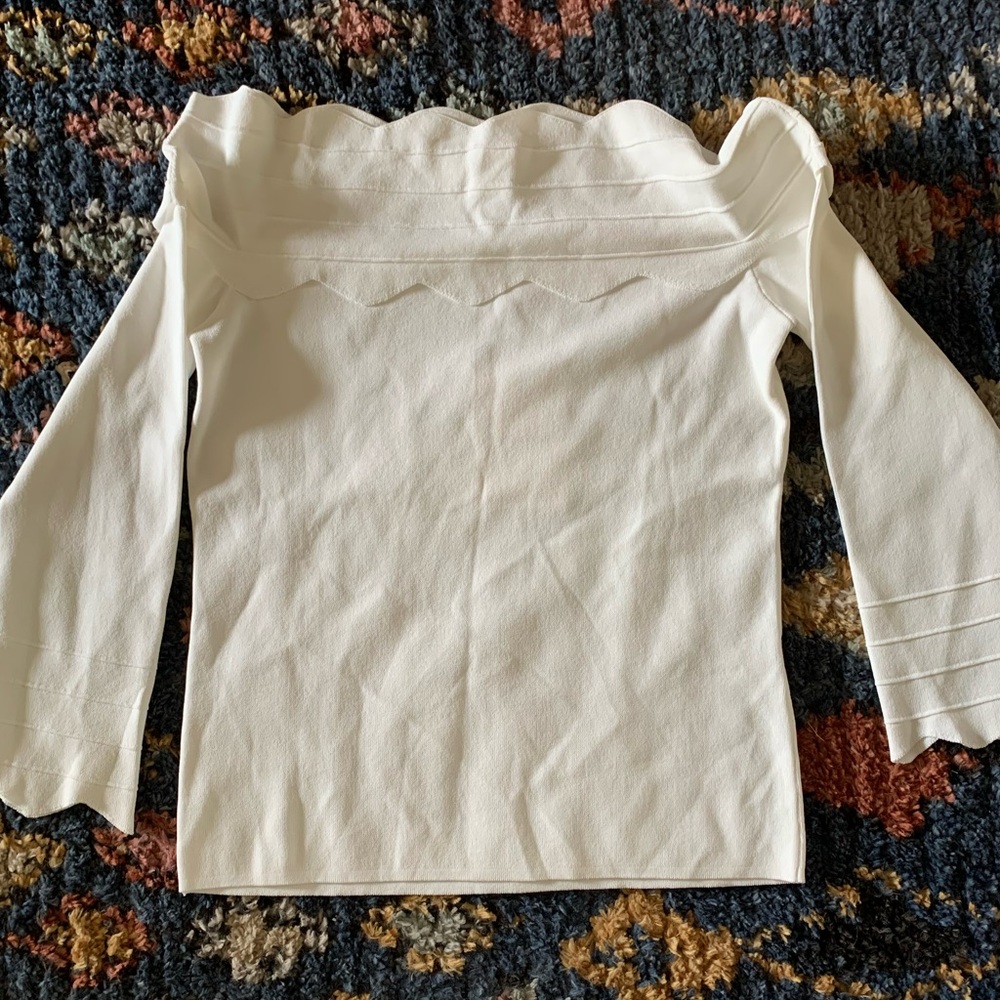 NWT Franco dropped sleeve Knit top - L- scalloped neck and sleeve  White